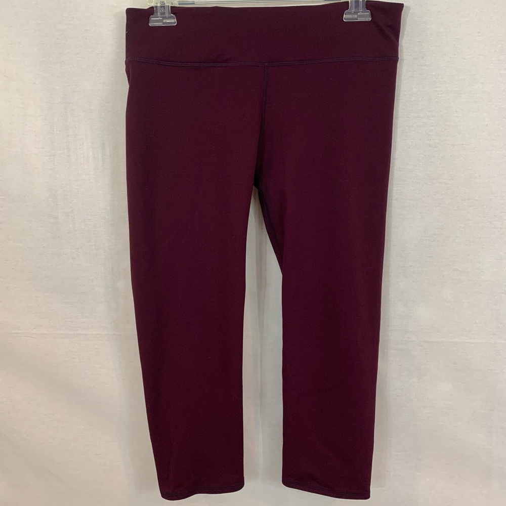 Fabletics Capri Leggings Size Medium Like New
